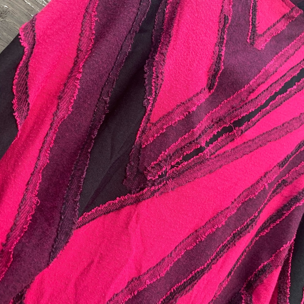 Jagged pink and black blouse - Picture 2 of 5